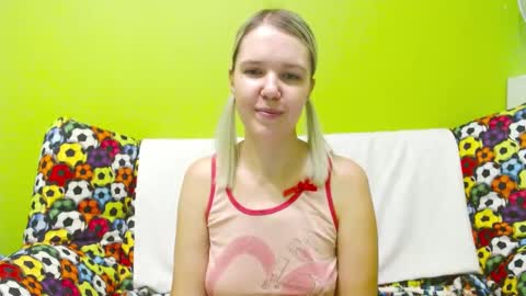 Snapshot of ultra_meow chatting on 12/01/24, 04:29 Roxy online show from 12/01/24, 04:29