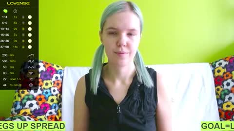 Snapshot of ultra_meow chatting on 02/01/25, 10:15 Roxy online show from 02/01/25, 10:15