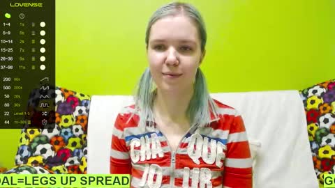 Snapshot of ultra_meow chatting on 02/02/25, 04:59 Roxy online show from 02/02/25, 04:59