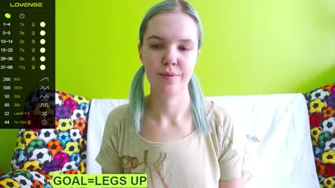 Snapshot of ultra_meow chatting on 02/05/25, 11:55 Roxy online show from 02/05/25, 11:55