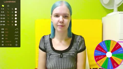 Snapshot of ultra_meow chatting on 10/12/25, 05:23 Roxy online show from 10/12/25, 05:23