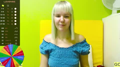 Snapshot of ultra_meow chatting on 11/29/25, 10:24 Roxy online show from 11/29/25, 10:24