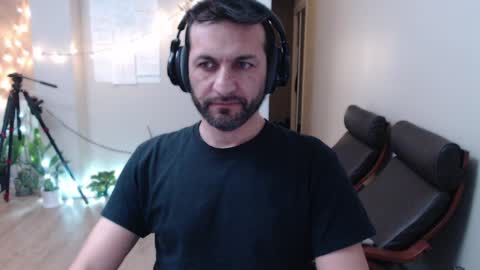 Snapshot of ultratoaster chatting on 01/16/25, 06:03 ultratoaster online show from 01/16/25, 06:03