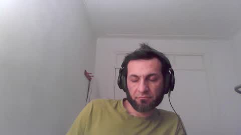 Snapshot of ultratoaster chatting on 12/17/25, 05:57 ultratoaster online show from 12/17/25, 05:57