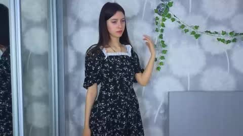 Snapshot of umbraelyon chatting on 03/12/26, 06:52 Liliane online show from 03/12/26, 06:52