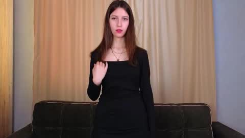 Snapshot of umbraelyon chatting on 03/19/26, 05:11 Liliane online show from 03/19/26, 05:11