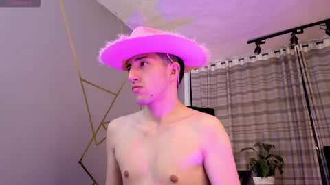 Snapshot of un_sluttyy chatting on 11/05/25, 11:43 un_sluttyy online show from 11/05/25, 11:43