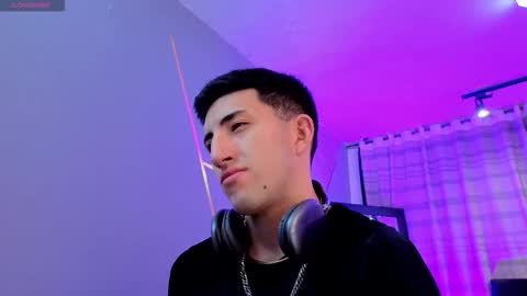 Snapshot of un_sluttyy chatting on 12/17/25, 11:38 un_sluttyy online show from 12/17/25, 11:38