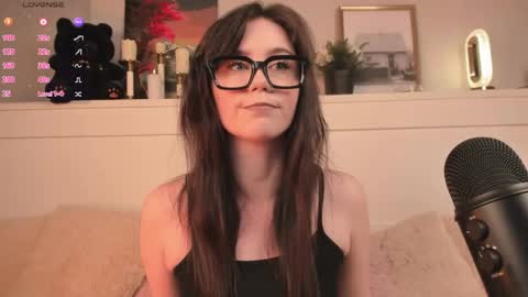 Una  online show from 05/17/26, 10:11