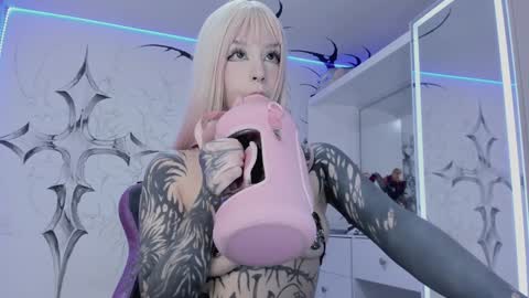 Snapshot of unachimbaherida chatting on 02/03/25, 03:20 Elle Danielle online show from 02/03/25, 03:20