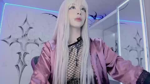 Snapshot of unachimbaherida chatting on 02/10/25, 03:35 Elle Danielle online show from 02/10/25, 03:35