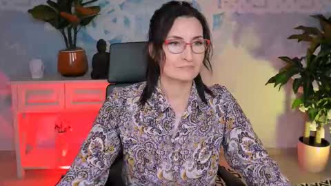 Snapshot of unatera chatting on 10/31/25, 09:10 UnaTera online show from 10/31/25, 09:10