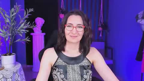 Snapshot of unatera chatting on 11/09/25, 05:28 UnaTera online show from 11/09/25, 05:28