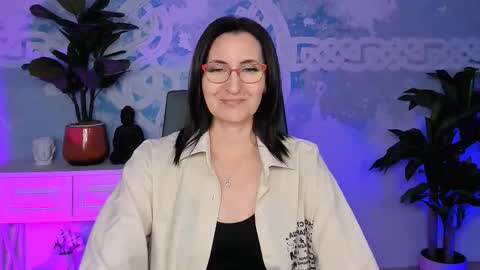 Snapshot of unatera chatting on 11/14/25, 09:19 UnaTera online show from 11/14/25, 09:19