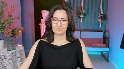 Snapshot of unatera chatting on 11/17/25, 02:45 UnaTera online show from 11/17/25, 02:45