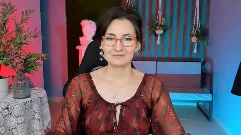 Snapshot of unatera chatting on 11/18/25, 09:14 UnaTera online show from 11/18/25, 09:14