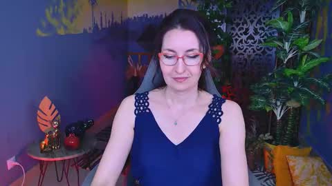 Snapshot of unatera chatting on 11/30/25, 05:22 UnaTera online show from 11/30/25, 05:22