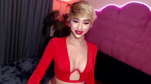 Snapshot of unbeknownst2kylie chatting on 04/15/26, 10:44 kylie online show from 04/15/26, 10:44