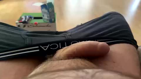 Snapshot of uncutbutter chatting on 10/14/25, 05:58 uncutbutter online show from 10/14/25, 05:58