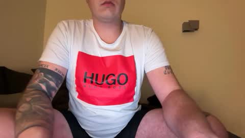 Snapshot of uncutedaustria chatting on 11/06/25, 11:59 Tom online show from 11/06/25, 11:59