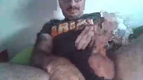 Snapshot of uncutgems818 chatting on 12/05/25, 03:09 uncutgems818 online show from 12/05/25, 03:09