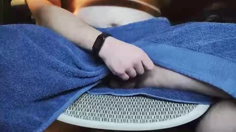 Under the desk online show from 11/08/25, 09:46