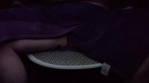 Snapshot of under_the_desk40 chatting on 12/17/25, 10:27 Under the desk online show from 12/17/25, 10:27