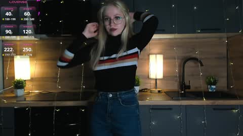 Im online every day 1700 GMT-4 online show from 02/02/25, 09:23