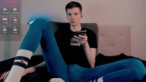 Snapshot of unholyhalo chatting on 11/08/25, 03:45 Kyle online show from 11/08/25, 03:45