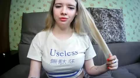Snapshot of universeemily chatting on 02/28/25, 07:05 UniverseEmily online show from 02/28/25, 07:05