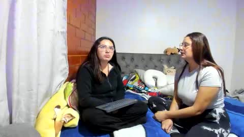 Kary and jhoa online show from 12/18/25, 11:44