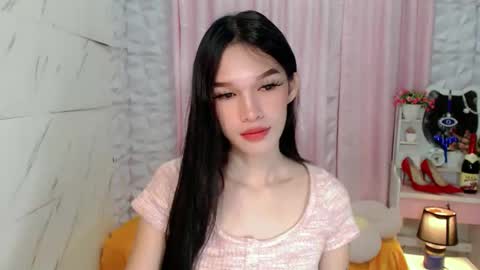 Snapshot of ur_asianbabexxx chatting on 11/19/25, 10:15 ur_asianbabexxx online show from 11/19/25, 10:15