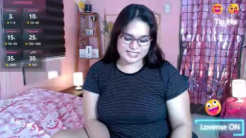 Snapshot of ur_baby_rebbecca chatting on 12/14/25, 10:09 SINGLE online show from 12/14/25, 10:09