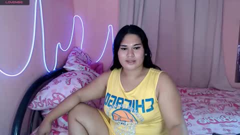 Snapshot of ur_baby_rebbecca chatting on 01/13/26, 12:16 SINGLE online show from 01/13/26, 12:16
