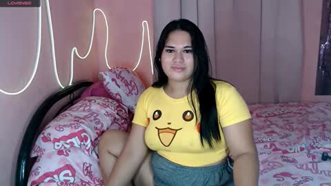 Snapshot of ur_baby_rebbecca chatting on 01/16/26, 11:42 SINGLE online show from 01/16/26, 11:42