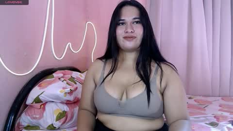 Snapshot of ur_baby_rebbecca chatting on 02/22/26, 01:18 SINGLE online show from 02/22/26, 01:18