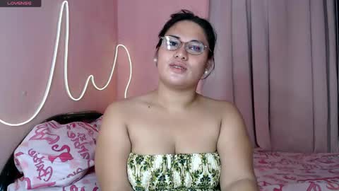 Snapshot of ur_baby_rebbecca chatting on 03/02/26, 12:56 SINGLE online show from 03/02/26, 12:56