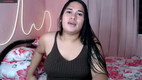 Snapshot of ur_baby_rebbecca chatting on 03/16/26, 12:42 SINGLE online show from 03/16/26, 12:42