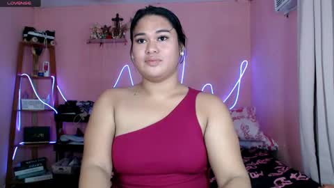 Snapshot of ur_baby_rebbecca chatting on 06/02/26, 12:56 SINGLE online show from 06/02/26, 12:56