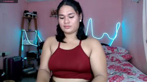 Snapshot of ur_baby_rebbecca chatting on 06/14/26, 11:45 SINGLE online show from 06/14/26, 11:45