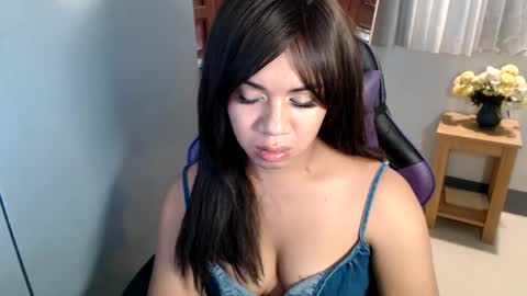 Vee online show from 02/15/25, 01:49