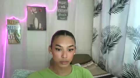 ur_dazzlingmorenaxx online show from 05/18/26, 02:40