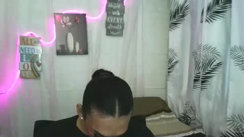 ur_dazzlingmorenaxx online show from 06/07/26, 02:37