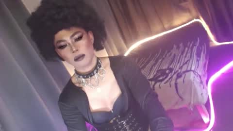 Snapshot of ur_dominatrix chatting on 11/28/25, 02:36 MISS ANNA online show from 11/28/25, 02:36