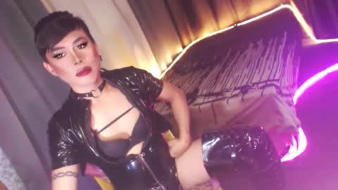 Snapshot of ur_dominatrix chatting on 12/04/25, 01:59 MISS ANNA online show from 12/04/25, 01:59