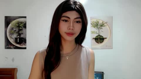 Snapshot of ur_extra_petite chatting on 05/27/26, 10:07 online show from 05/27/26, 10:07