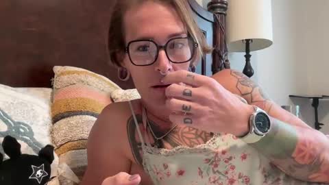 Snapshot of ur_goddess_daylee chatting on 11/15/25, 07:10 Goddess online show from 11/15/25, 07:10