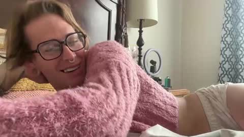 Snapshot of ur_goddess_daylee chatting on 11/22/25, 05:12 Goddess online show from 11/22/25, 05:12