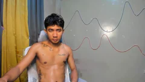 Snapshot of ur_hottestjonny chatting on 05/06/26, 03:39 jonny online show from 05/06/26, 03:39