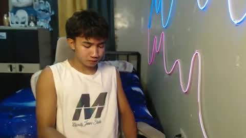 Snapshot of ur_hottestjonny chatting on 06/13/26, 10:18 jonny online show from 06/13/26, 10:18